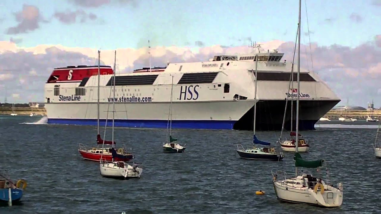 HSS Speed Ferry approaches Dun Laoghaire Harbor