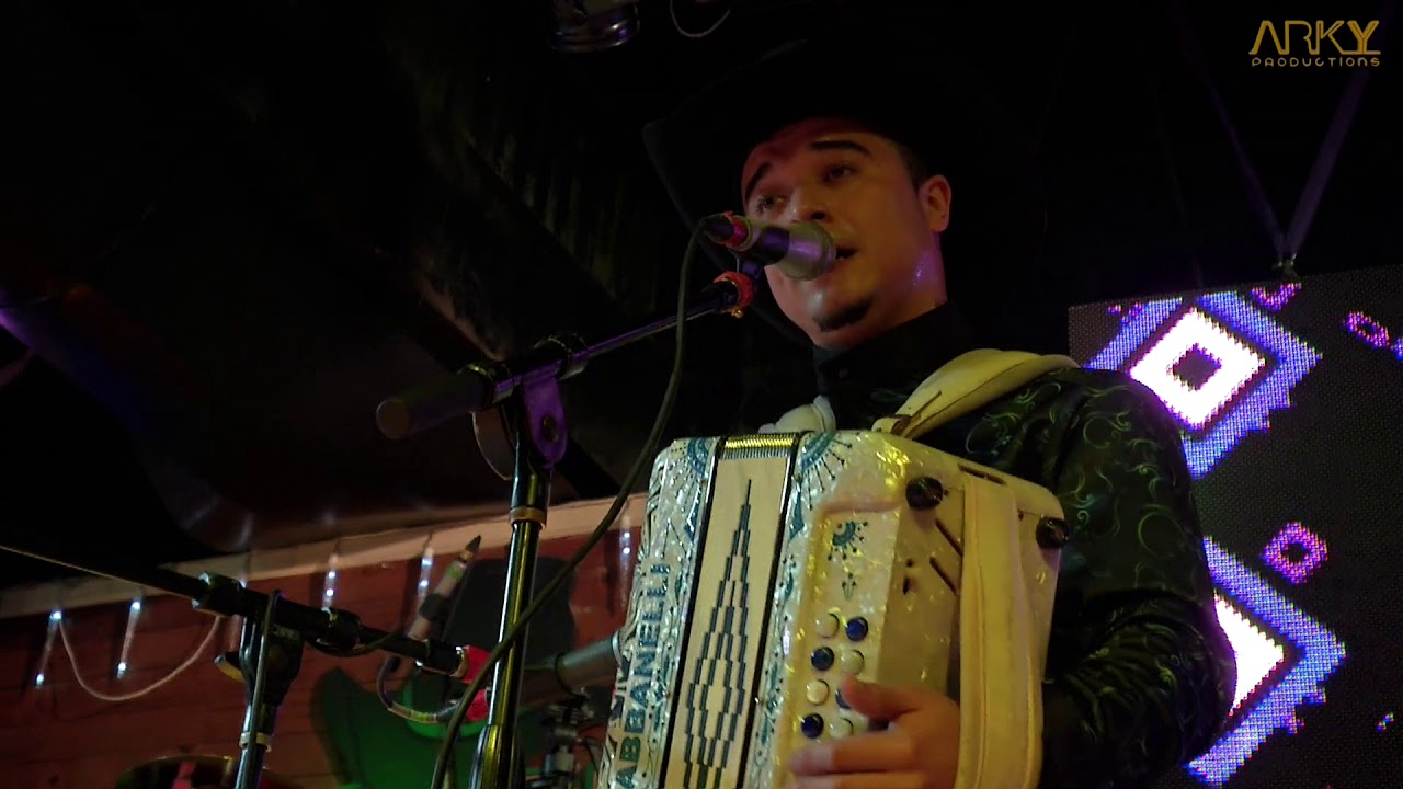 Arnulfo L&oacute;pez III y su grupo Deutero - SE VA MURIENDO MI ALMA (EN VIVO)