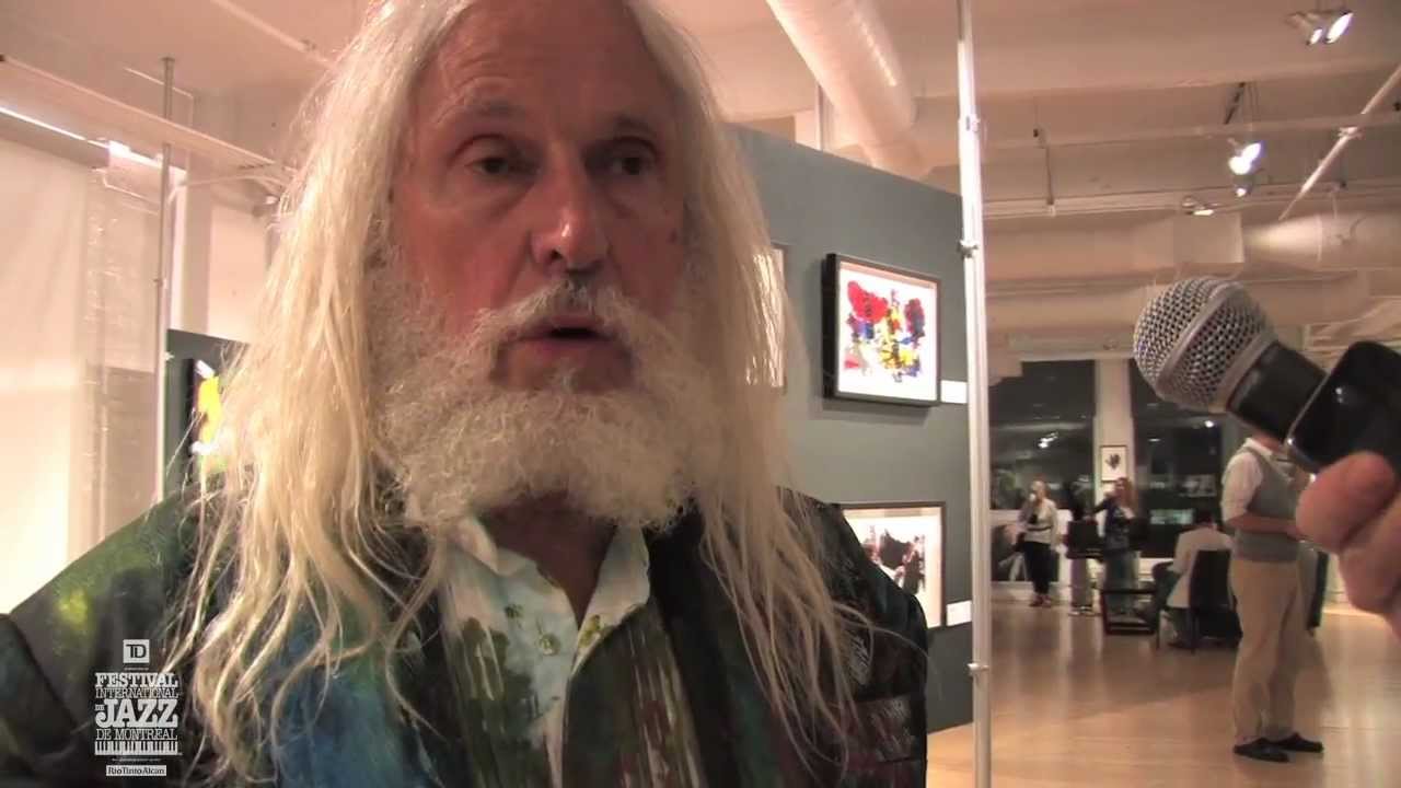 Performance de peinture en direct d'Armand Vaillancourt