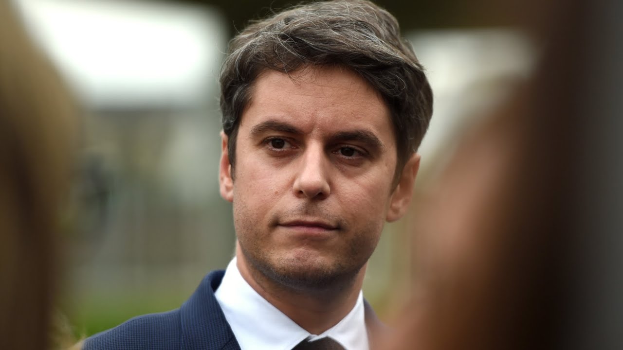 En déplacement dans un collège de Chartres, Gabriel Attal persiste sur les groupes de niveaux