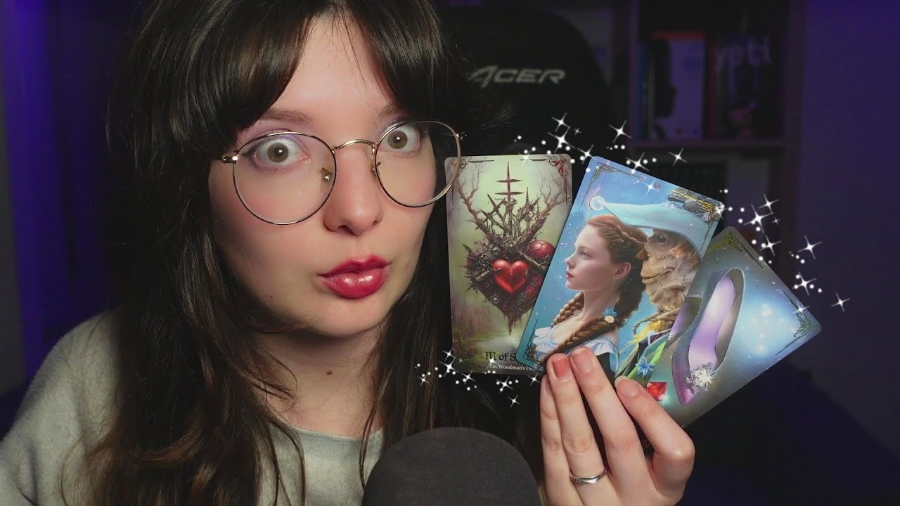 ASMR - TU AMIGA LEE TU SITUACIÓN AMOROSA (tirada tarot roleplay)