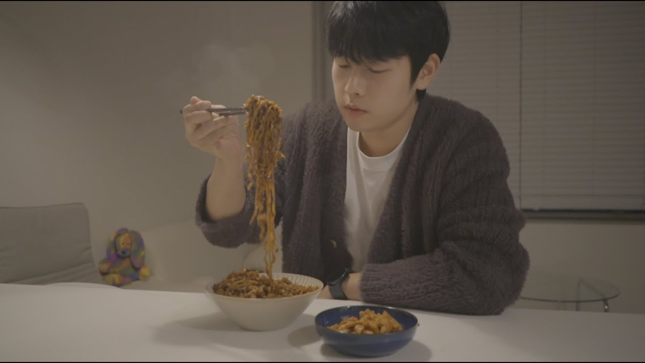 ep.52 l 매장 레일조명 무너짐. 생면식감 짜장라면을 끓여먹기