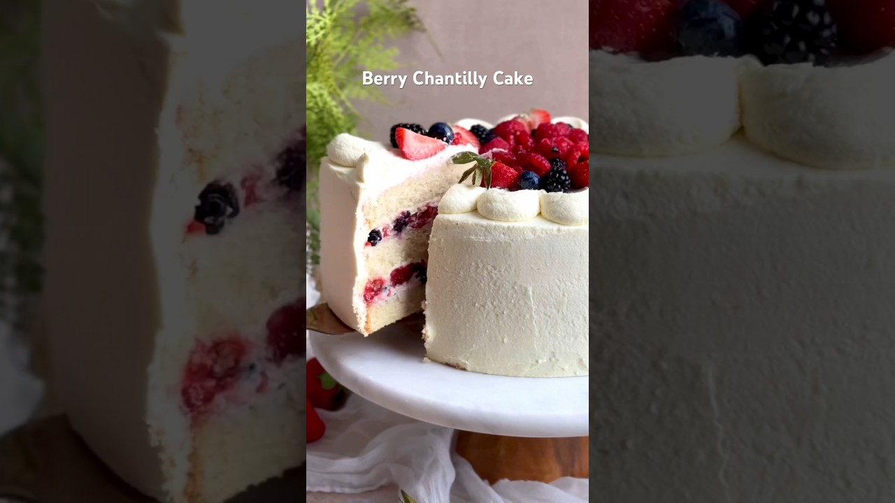 The Berry Chantilly Cake of your dreams: soft, moist, and so berry yummy! #recipe #cake #berries 🍓