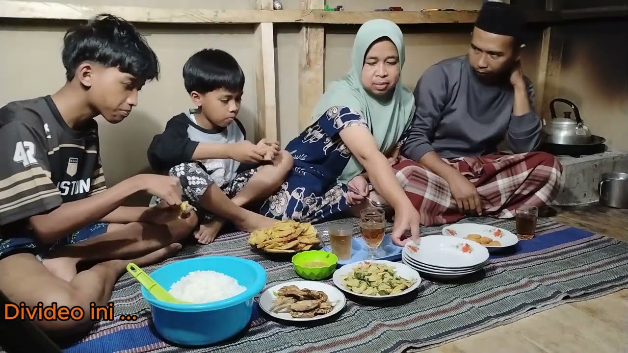 MENU MAKAN HARI INI DIDAPUR TUNGKU PEDESAAN! TUMIS REBUNG BAMBU, IKAN ASIN SUDAH CUKUP NIKMAT