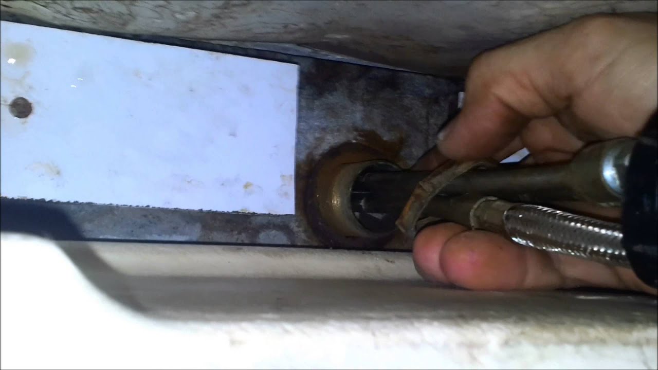 החלפת ברז פרח ישן עם אום גדול ללא גישה