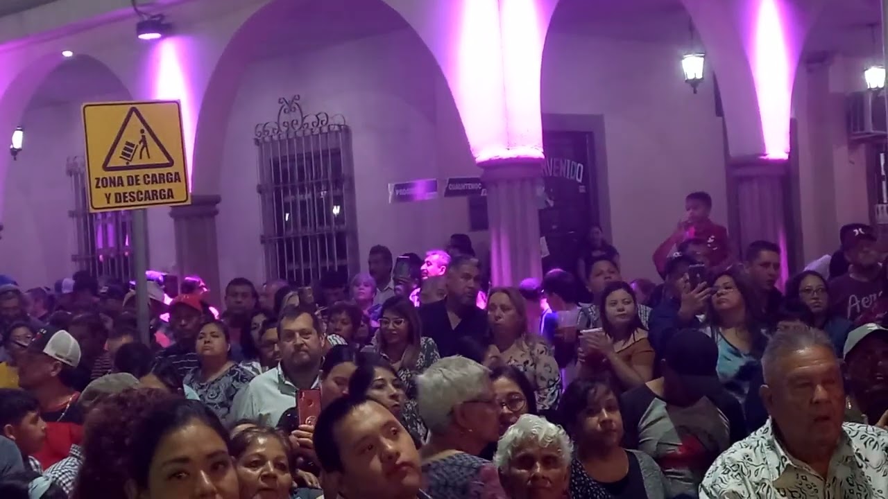 Hnos Barrón en plaza principal de Frontera