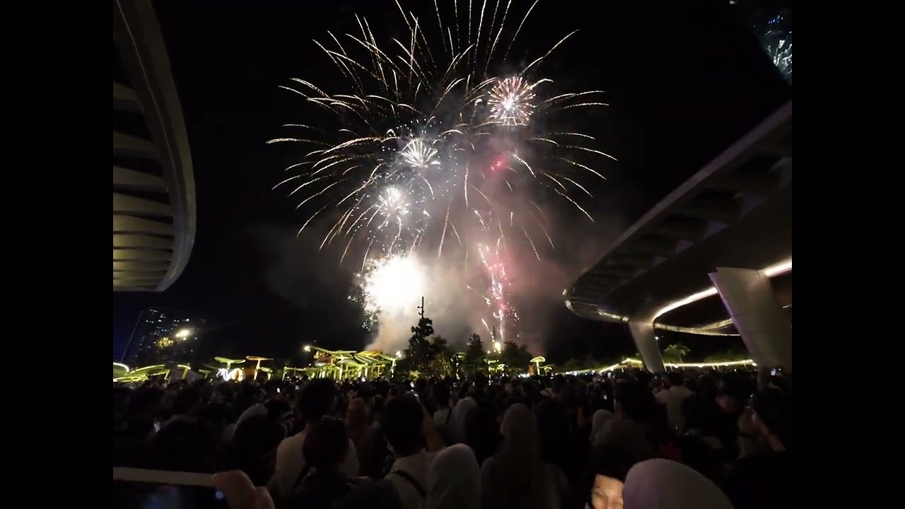 2025 New year 4K fireworks at IOI city mall Putrajaya, Malaysia