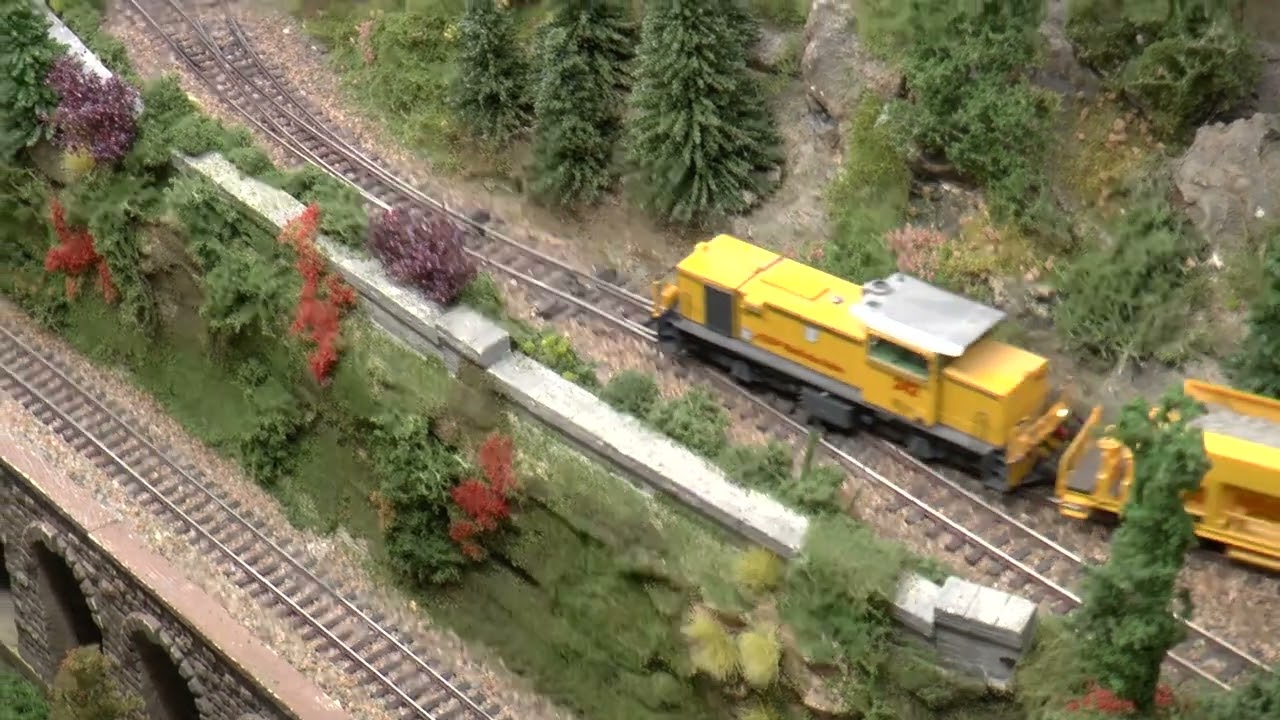 Bemo RhB H0m -(deel 26) 'juli 23 Henk Vreman -Bemo modelbaan bouwen. eindelijk weer even rijden.