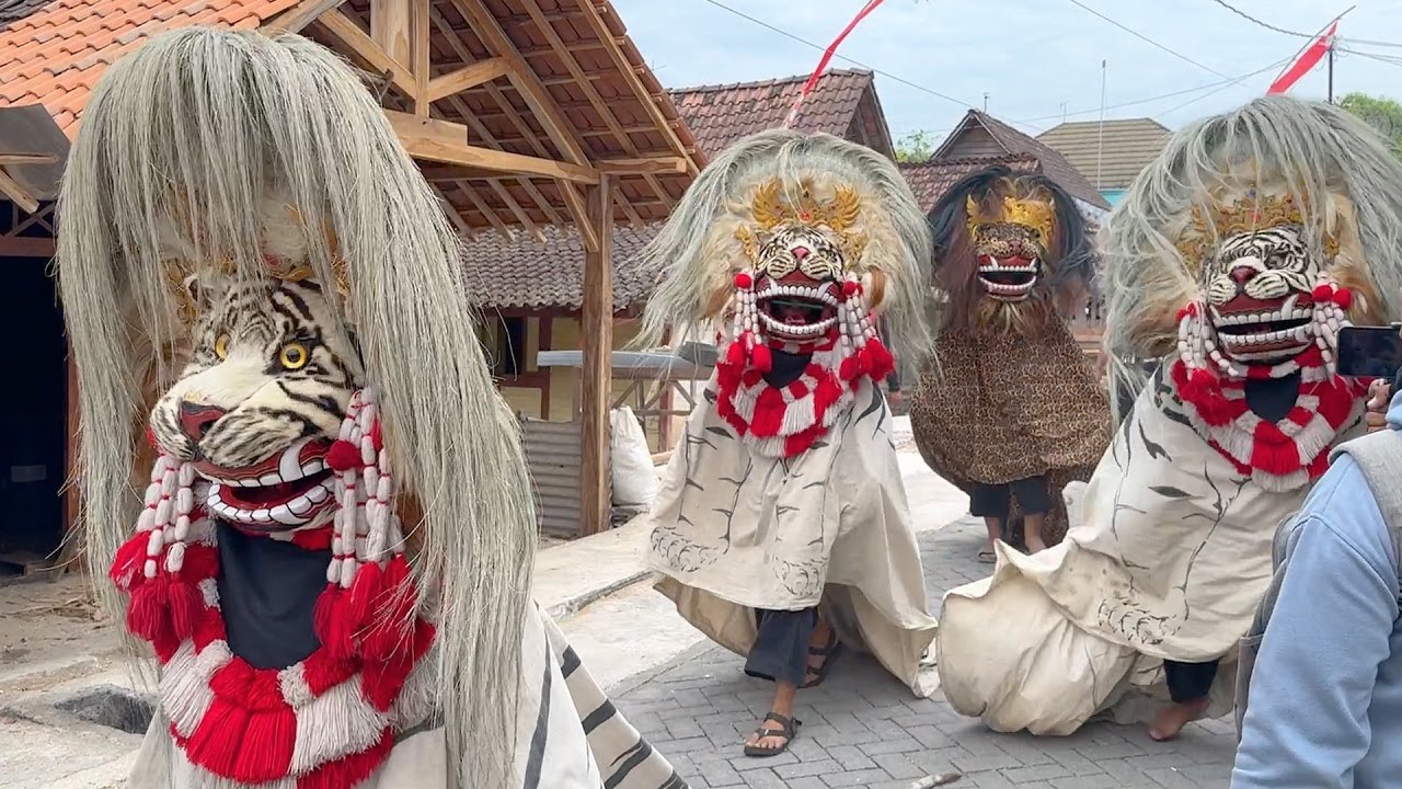 Meriah !! Arak Arakan Barongan Singo Lodro Todanan Keliling Kampung
