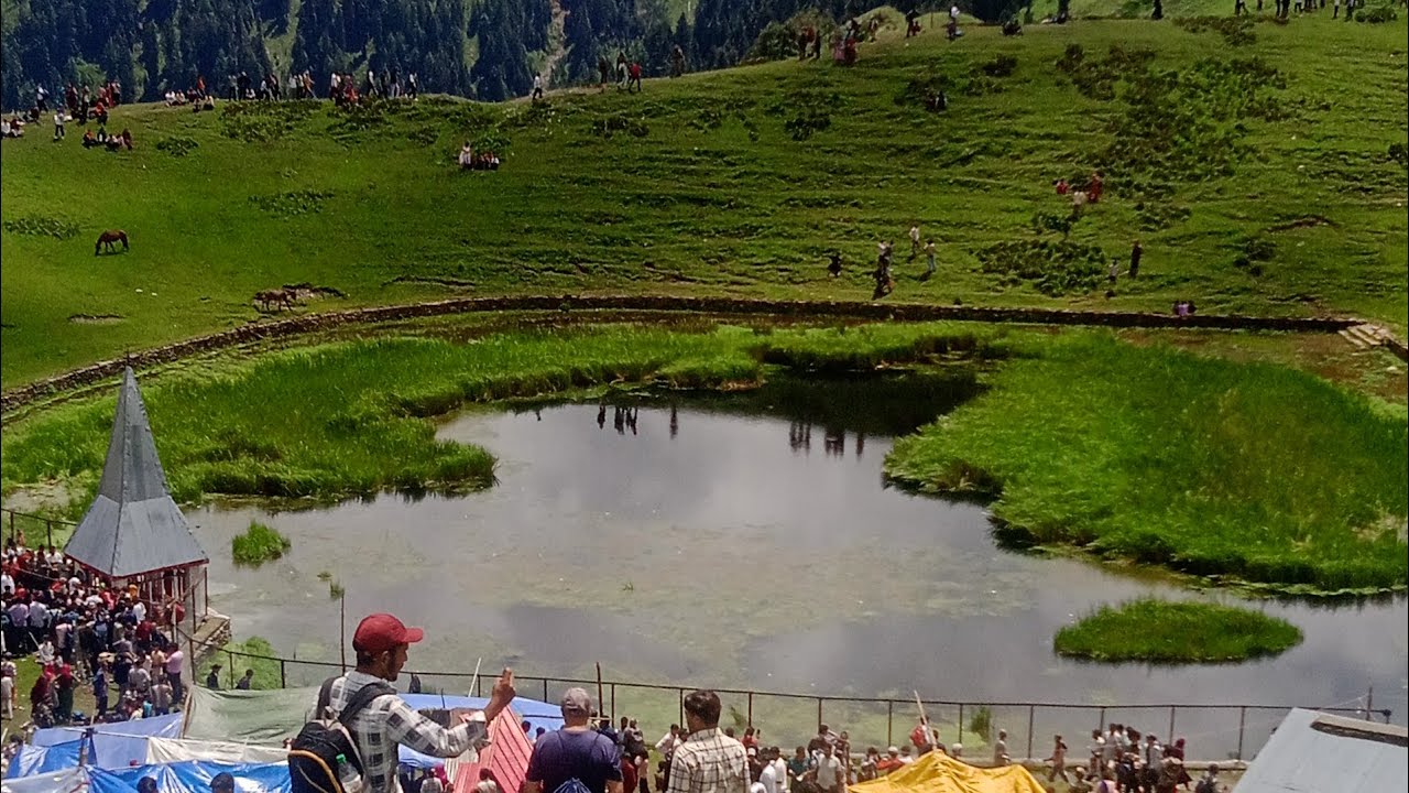 आज गये हम डेरा टॉप जम्मू कश्मीर घूमने फिर बाबा का हुआ ऐसा करिश्मा बहुत मात्रा मे आये यहां पे सर्दल
