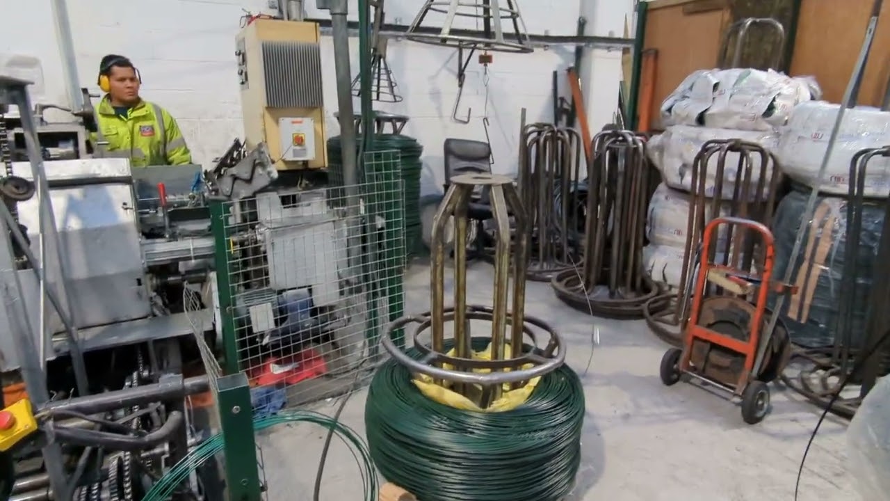 Bergandi Chainlink Fence Machine Nr. 1 of 3 videos
