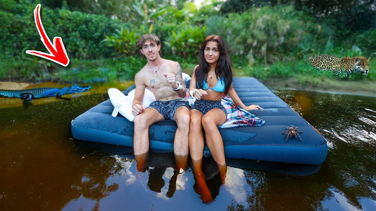 Overnight Raft Survival With My Girlfriend 