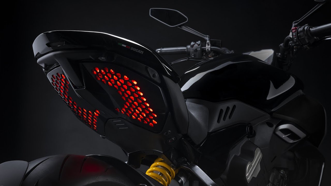 The Protagonist, Muscular, Sporty | New 2023 Ducati Diavel V4