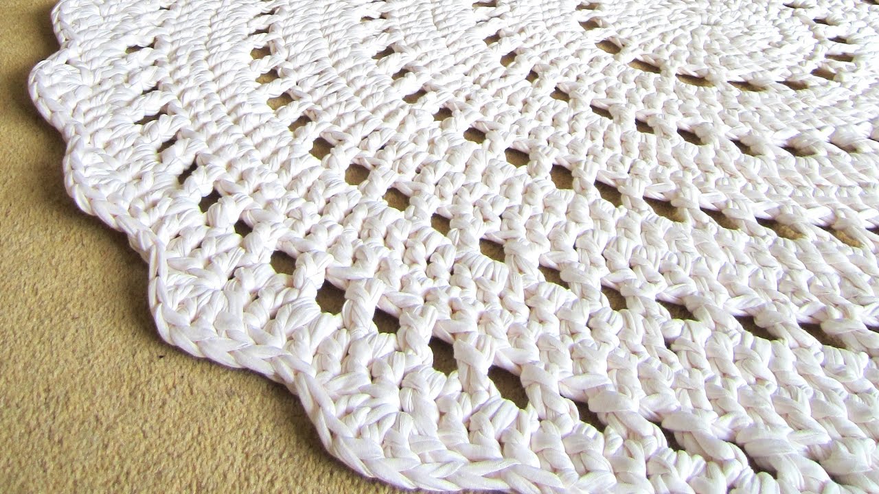 Как связать очень простой коврик для пола крючком | Урок по вязанию крючком коврика из лоскутков ...