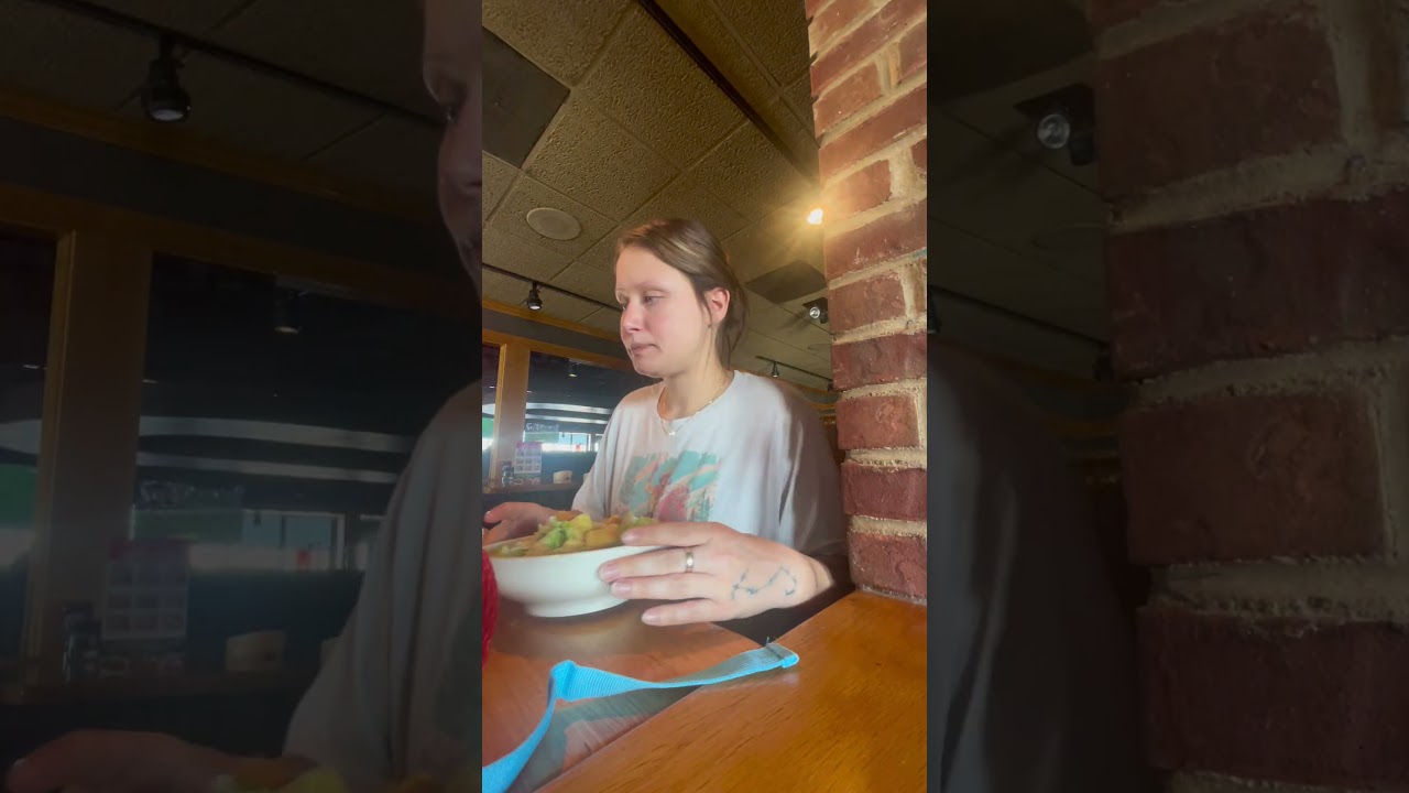 I feel like Applebee&rsquo;s is slept on🍔 #eatingvlog #dinner #family #minivlog #eating #applebees