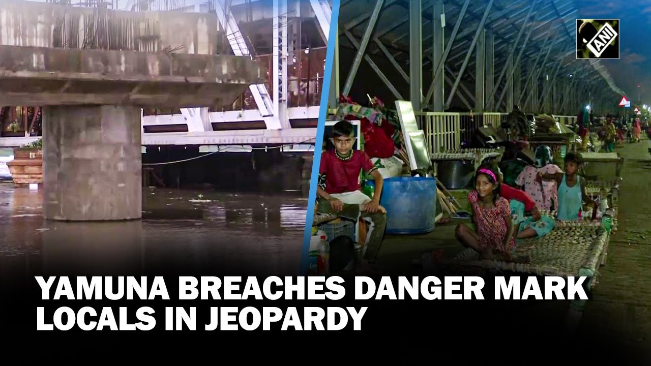 Locals from Yamuna River Banks shift to roadside following rising water level