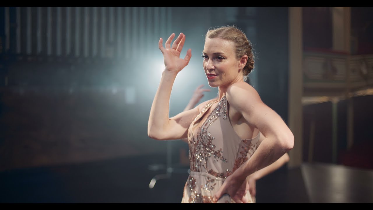 Nuria - Red Velvet (official music video)
