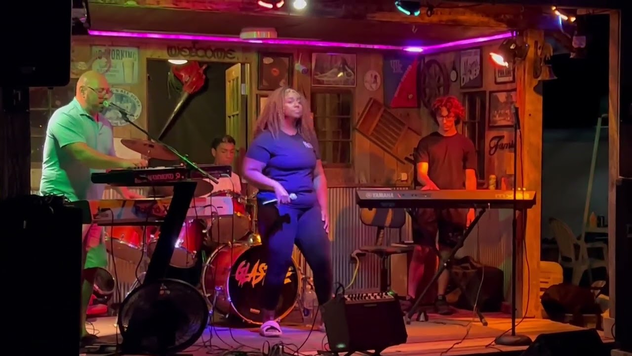 2022 Wolfefest, The Glastones , Marcie Slaton performing 