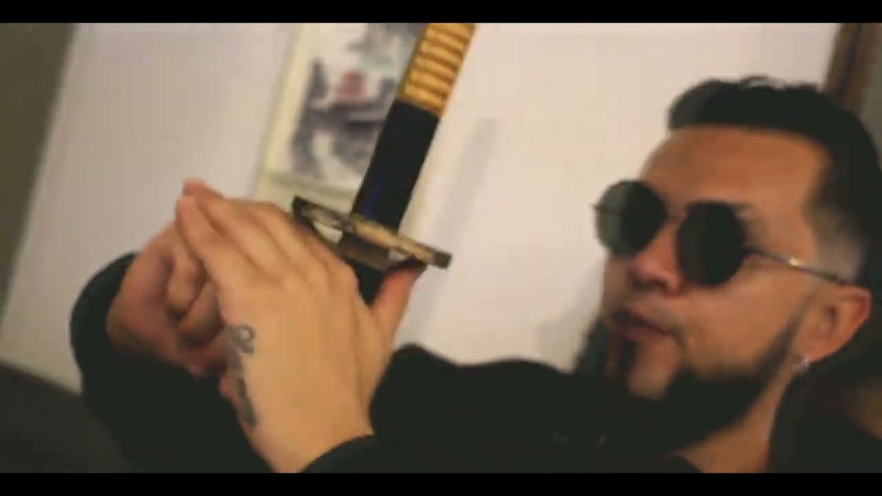 Intro:presentaci&oacute;n annupi mitsuruji v&iacute;deo oficial(saludo Apache)