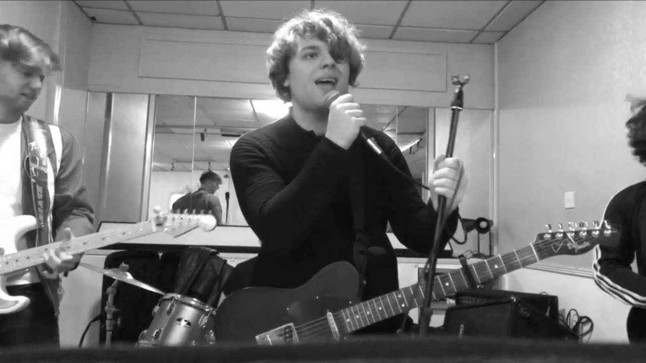 “Relax” Music Video| The Novacs