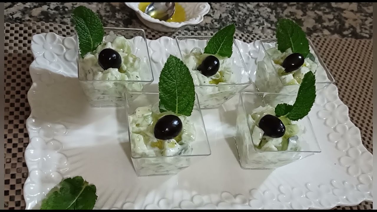 سلطة الخيار المنعشة بالياغورت الطبيعيsalade de concombre au yaourt nature