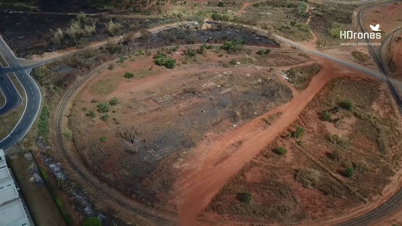 Pátio de Brasília com Bauxita - Antiga Estação Rodoferroviária de Brasília