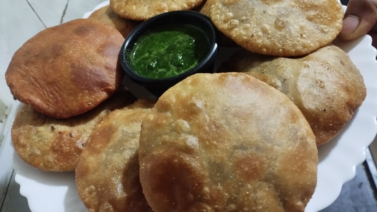 Fresh green matar ki kachori jo dal khush kar de 😋🤩