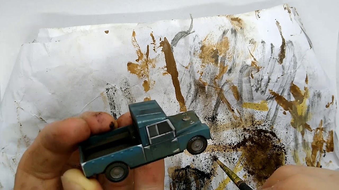 Weathering model vehicles