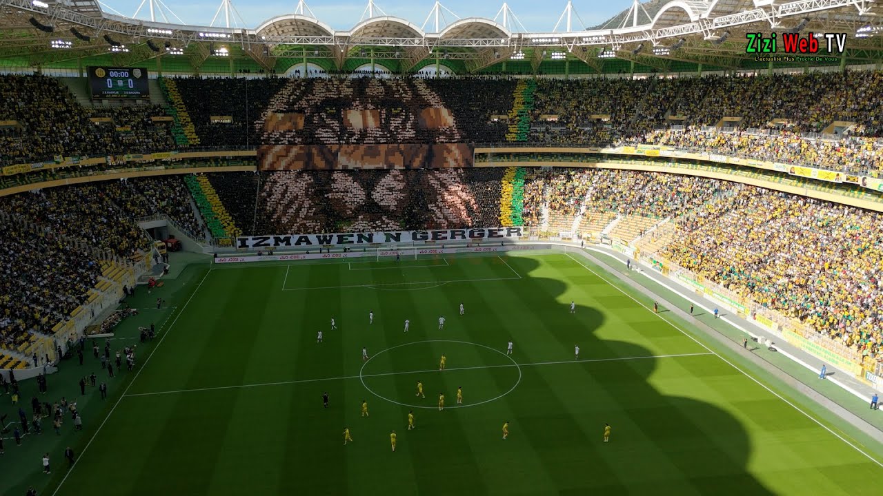 JSK – Magnifiques Tifos Des Supporters Des Canaris Lors Du Match Avec JS Saoura à Tizi-Ouzou …