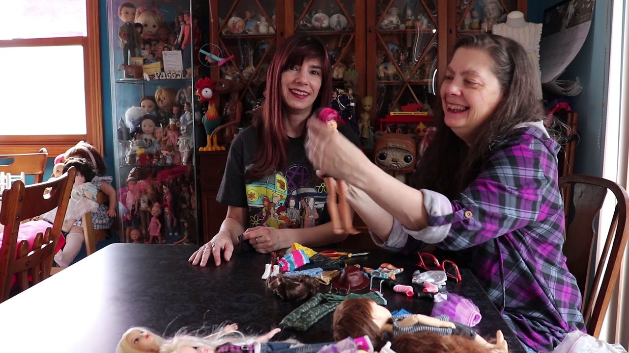 The Reluctant Reviewer and Kewpie83 show you Mattel's Creatable World dolls