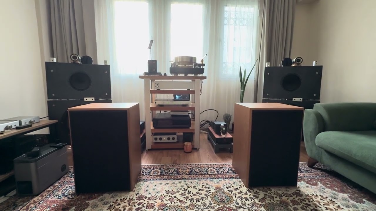 One Dollar Ring, Carolin No, Vestlyd V12C Speakers, Audio Note Quest Silver Amplifier, Reimyo DAC