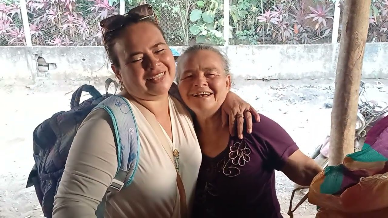 Vean la reaccion de mi mamá al recibir este regalo 🙏😱