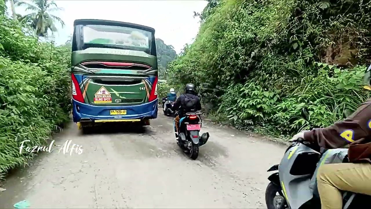 Perjalanan Bus ALS 147 Capolista Pasaman di kecamatan Simpati menuju kota Medan