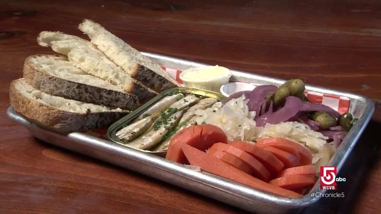 Restaurant in Duxbury, Mass. boasts a scenic raw bar and oyster farm