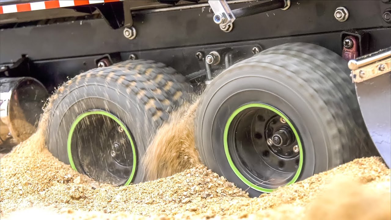 RC TRUCKS STUCK! RC LOGGING TRUCK!