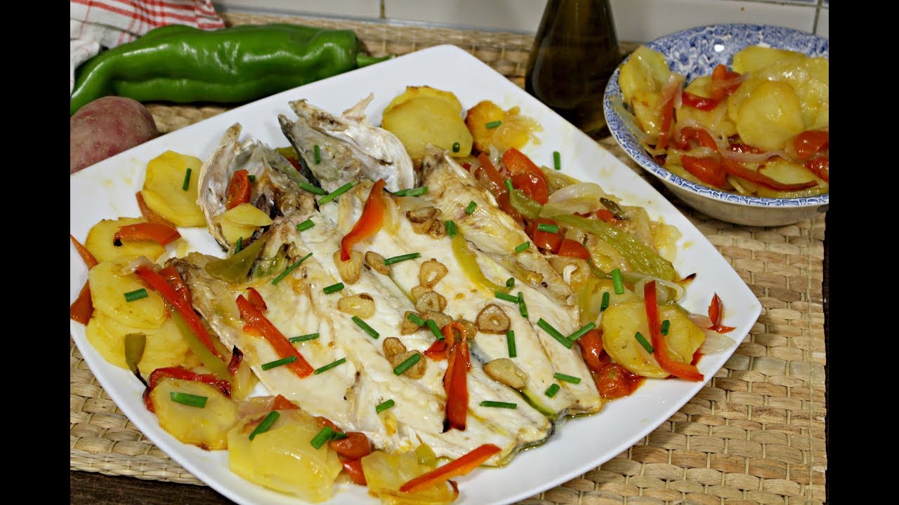 Lubina al horno con patatas, receta muy facil de pescado