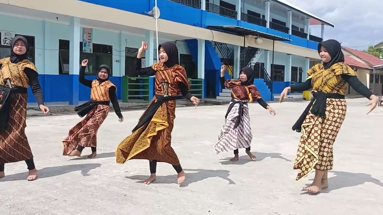 Tari Kipas Wonderland Tugas SBdP Kelas VI C