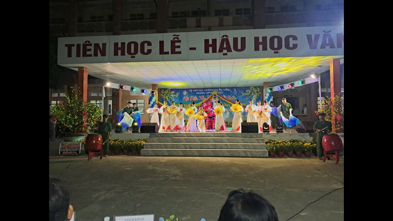 Mr Tuấn- Lí |Nơi mặt trời thắp sáng-12a1