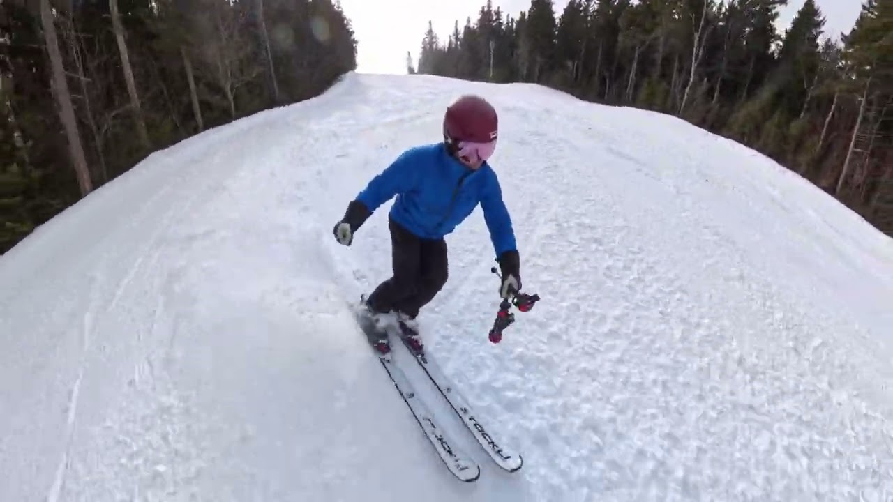 Short Turns on easy black run 25 degree slope @sundayriver