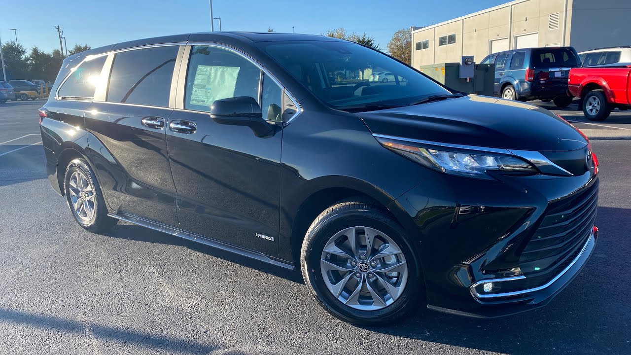 2021 Toyota Sienna Hybrid XLE Test Drive & Review