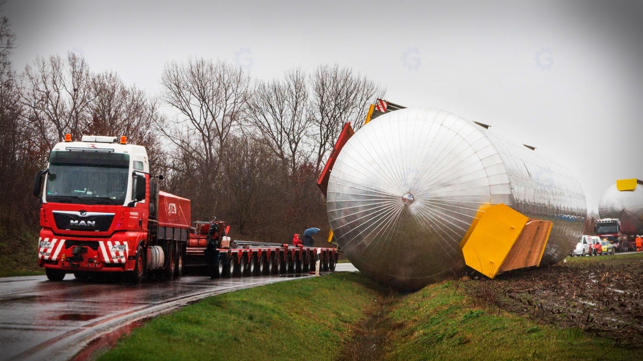 HEAVY HAULAGE of GIANT TANK Gone Wrong in GERMANY! &ndash; HUMAN ERROR?