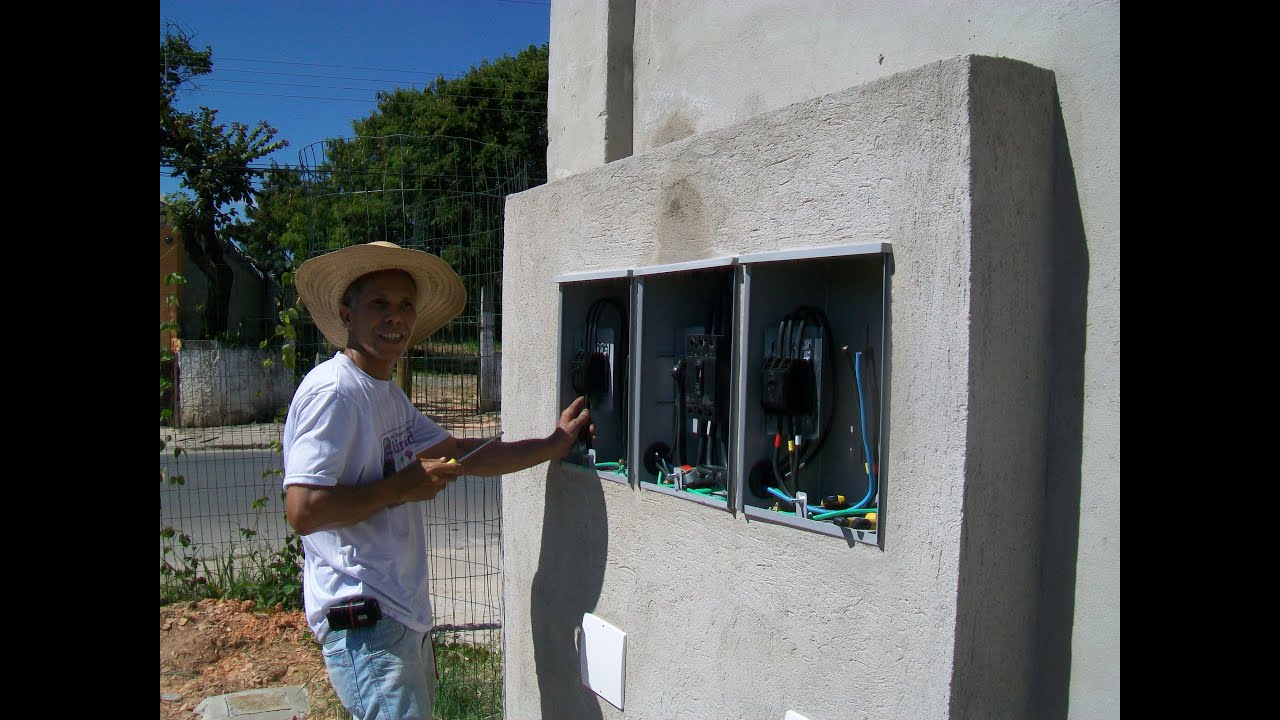 253. PADRÃO DE LUZ (ENTRADA) CEMIG COM TRÊS CAIXAS BIFÁSICAS - UMA DE 60A E DUAS DE 40A