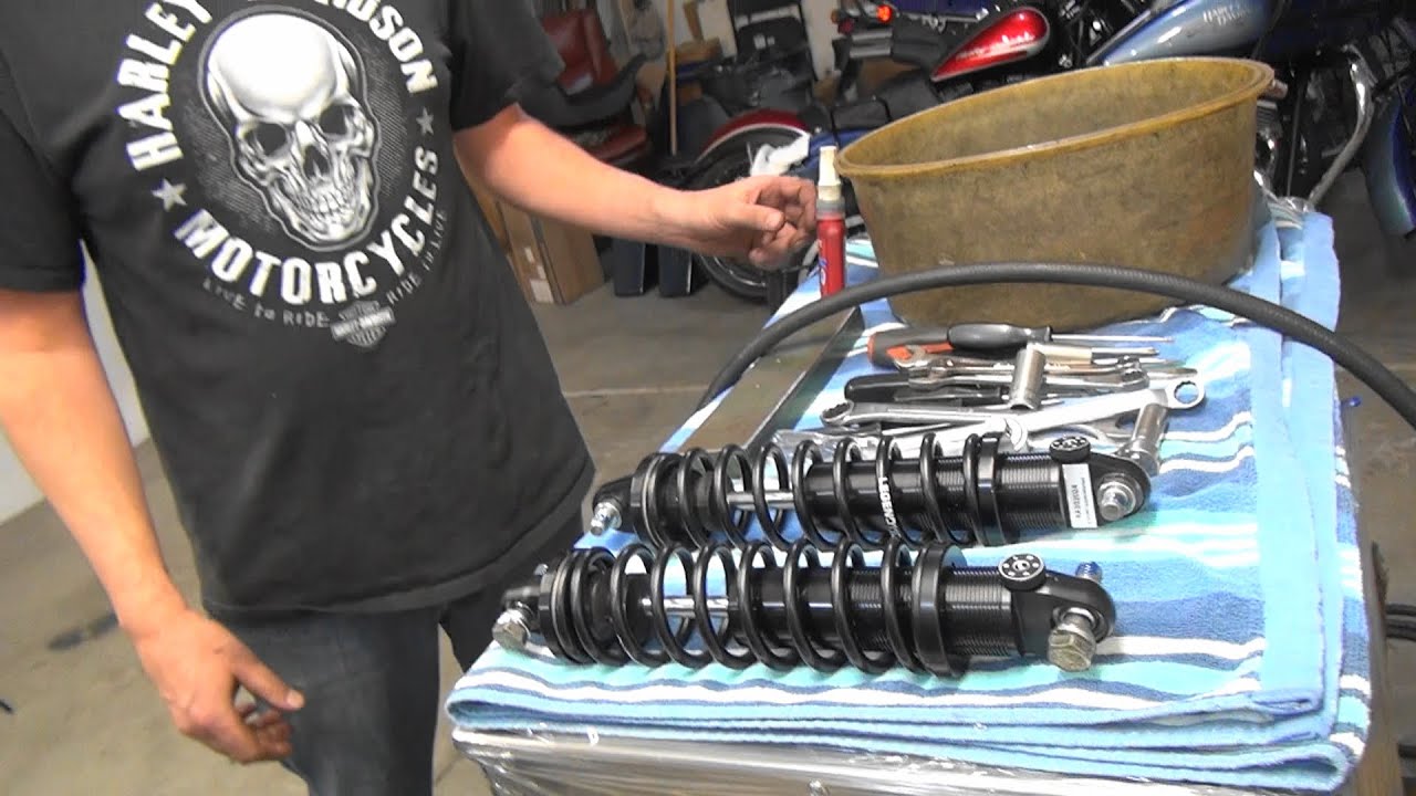 #102 2004 road turd suspension rebuild fork shock change FLHT twin cam touring harley tatro machine