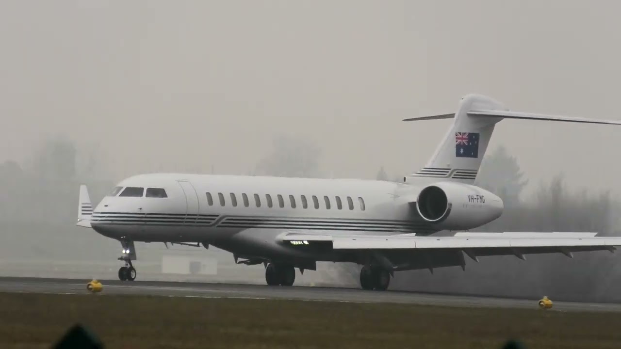 Bombardier Global 7500 VH-FMG landing at Zurich Airport