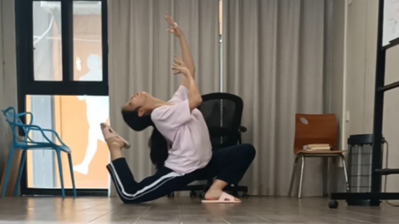 穿拖鞋摆几个敦煌风造型！邋里邋遢但是怎么不算好看呢？穿