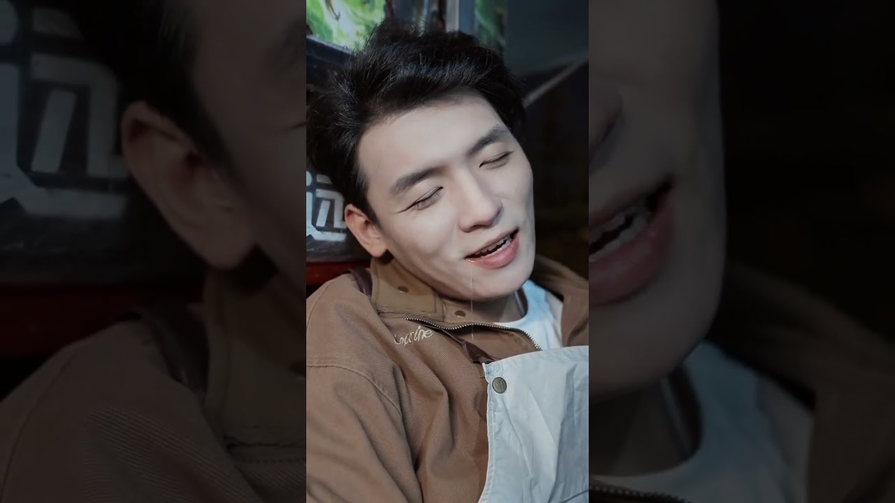 Nữ CEO xinh đẹp liếc mắt đã thương anh chàng bán mì xào, ôm con gái dễ thương gọi bố!