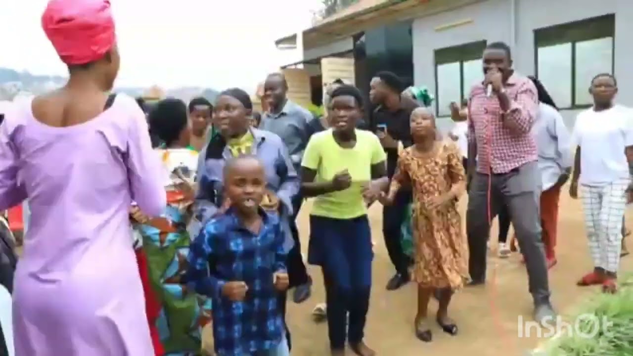Irebere abana batambira I'mana turi mwisaha yo guhimbaza I'mana 