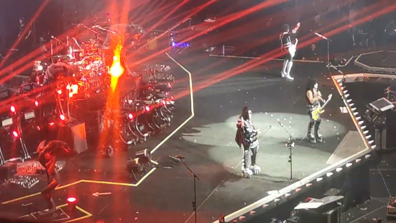 Kiss - Rock n Roll all nite - live in Manchester 7th July 2023 - 07/07/2023