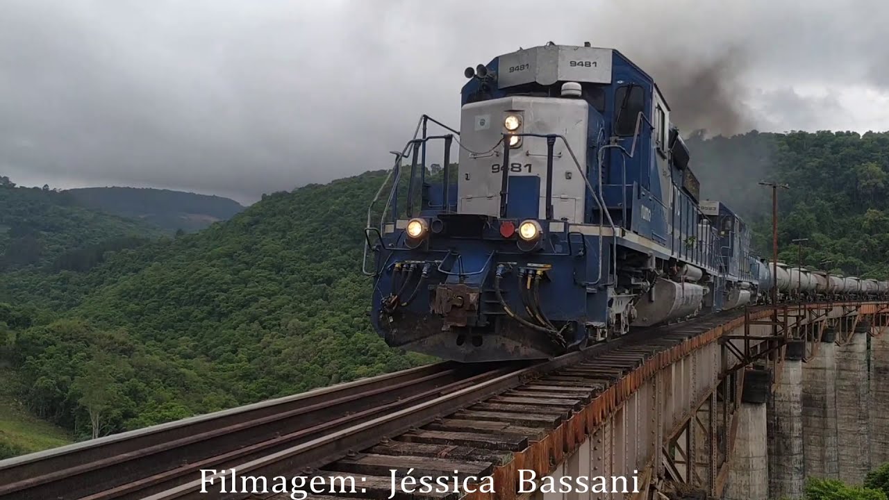 Trem sobre o Viaduto Mula Preta - Ferrovia do Trigo