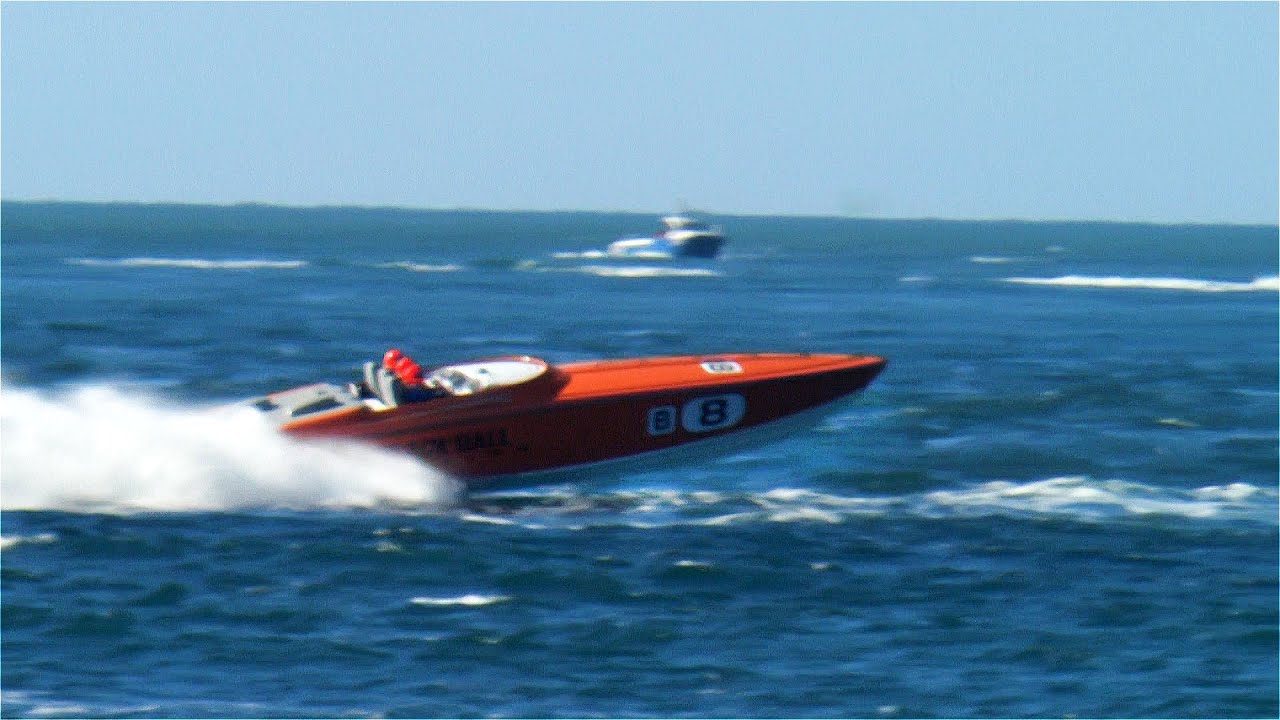 2014 Powerboat Race. Westbound. Cowes - Torquay, passing Portland Bill